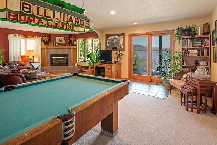 Vacation rental for 11 people, with balcony in Lake Pend Oreille