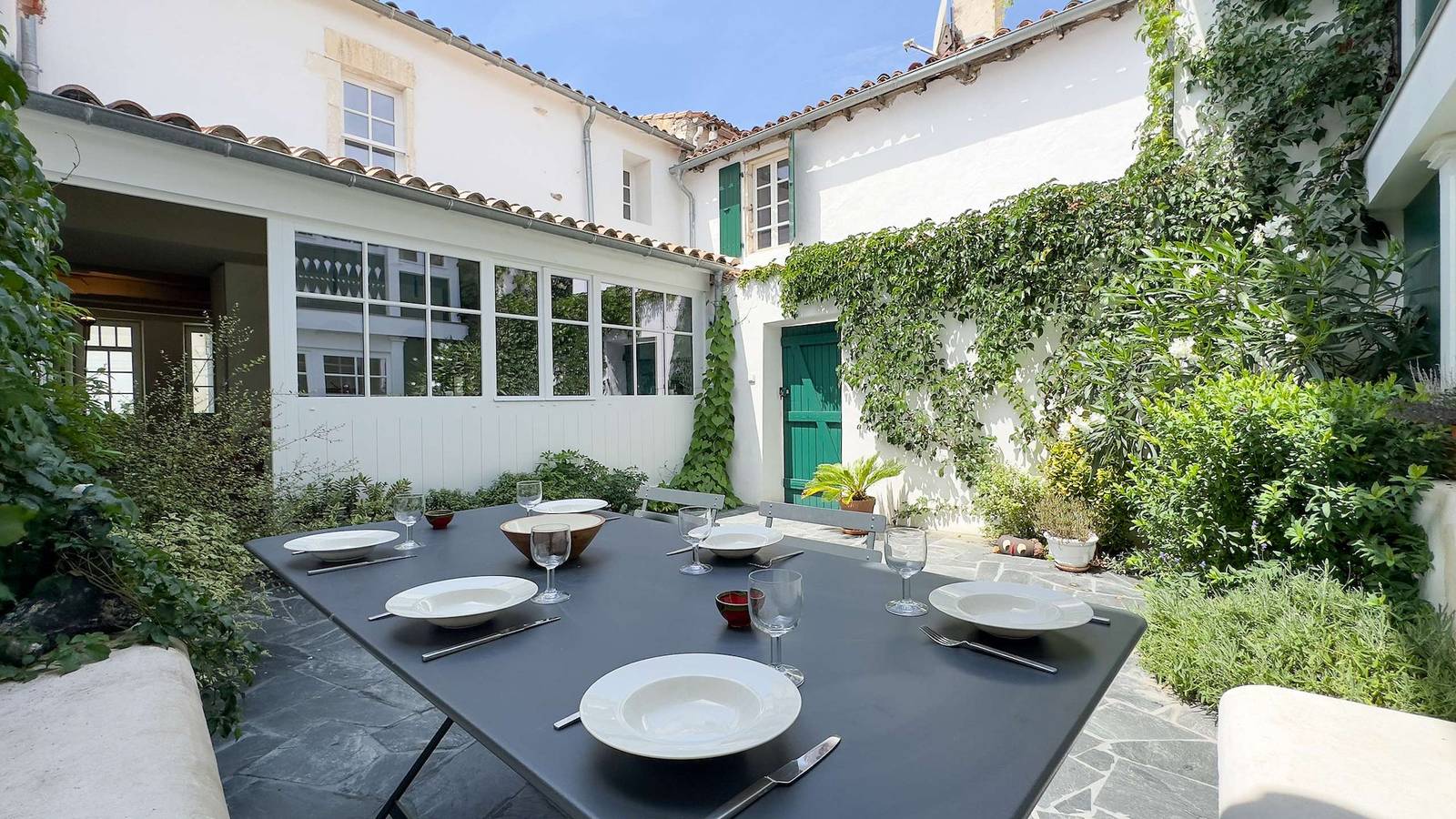 Appartement de vacances entier, Maison de village rénovée avec annexe et cour in La Couarde-sur-Mer, Île de Ré