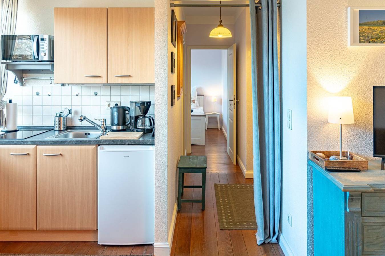Ganze Wohnung, Gemütliche 30 m² Ferienwohnung für 2 Personen und Strandkorb am Strand in Warnemünde Strand, Rostock