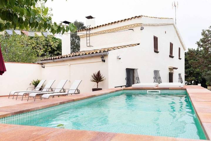 Maison de campagne pour 8 personnes, avec Terrasse et Jardin ainsi que Piscine et Vue à Tiana