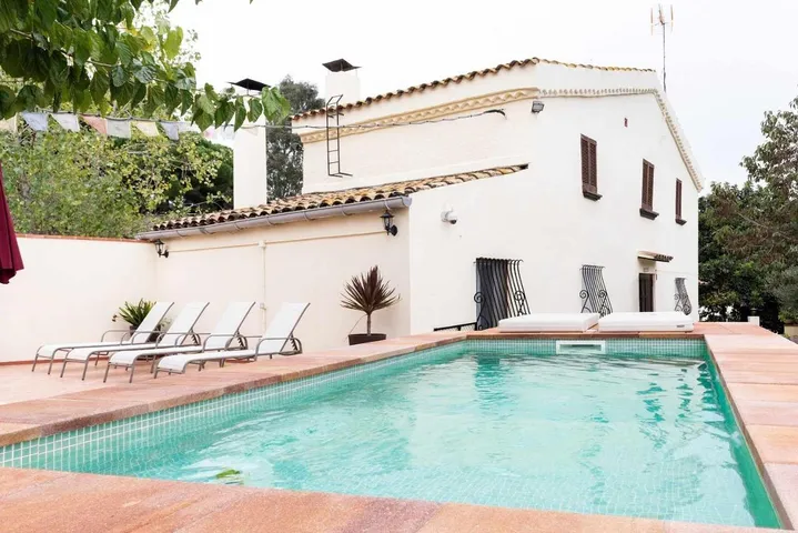 Casa rural para 8 personas, con terraza y jardín además de vistas y piscina - 1