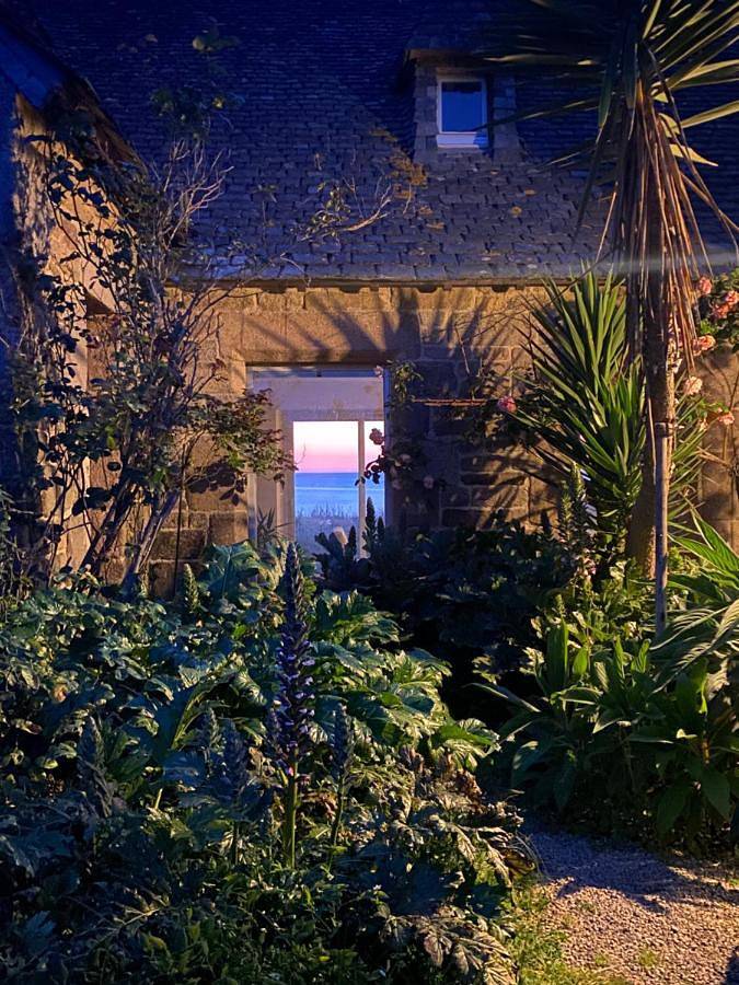 Location de vacances pour 9 personnes, avec vue et jardin, animaux acceptés dans Plage Du Billou Santec - 3