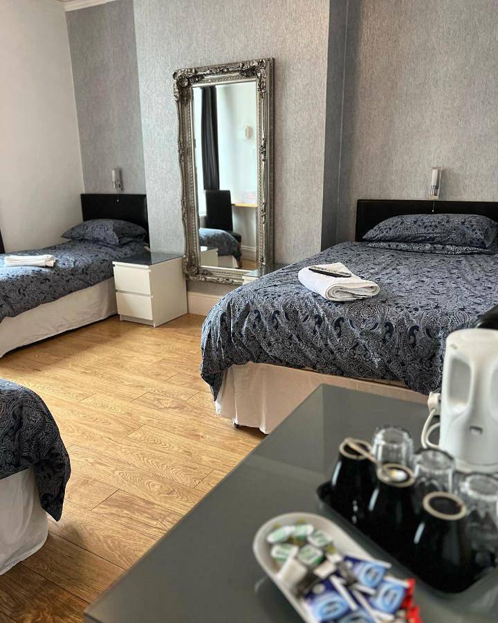 Family Room with Bathroom in Cardiff, Cardiff und Umgebung