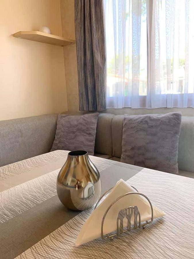 Camping für 5 Personen, mit Terrasse und Ausblick in Privlaka - 4