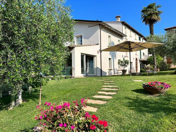 Chambre d’hôte pour 3 personnes, avec jardin ainsi que vue et piscine, animaux acceptés à Pérouse