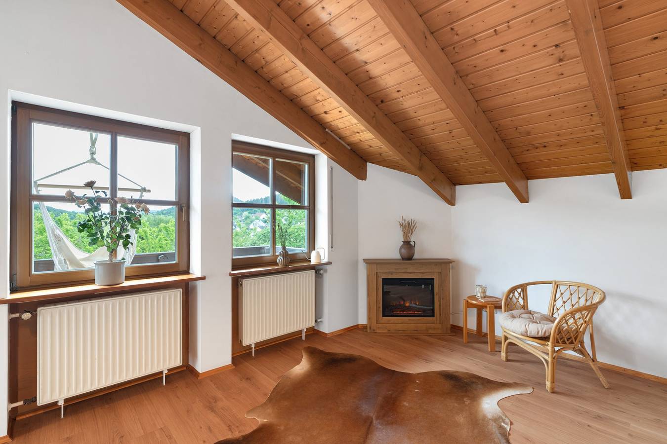 Ganze Wohnung, Ferienwohnung 'Felsenland Idyll 1' mit Bergblick, Balkon und Wi-Fi in Erfweiler, Landkreis Südwestpfalz