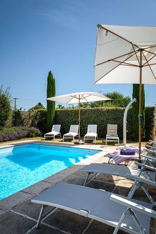 Gîte pour 6 personnes, avec Terrasse et Jardin ainsi que Piscine et Vue dans Bellevigne