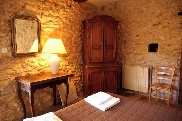 Location de vacances pour 3 personnes, avec Terrasse ainsi que Piscine et Sauna à Vacqueyras - 3