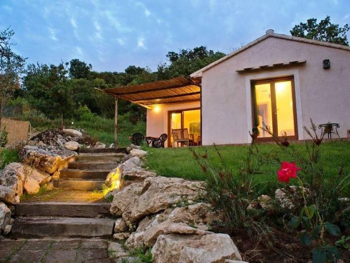 Agriturismo per 2 persone, con Balcone e Terrazza nonché Giardino e Piscina a Montemerano