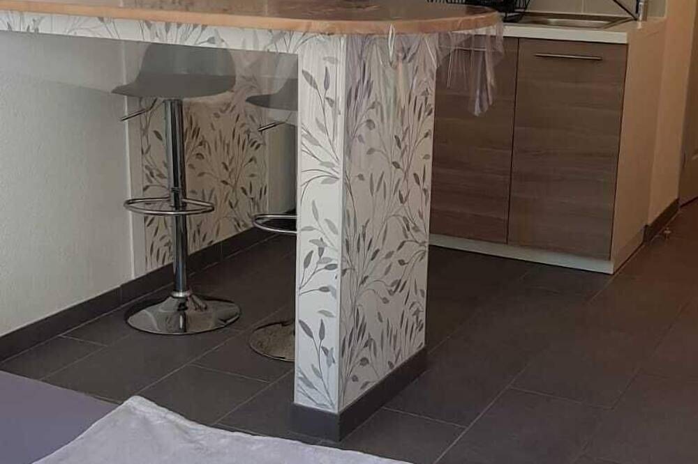Apartamento entero, Acogedor estudio cerca de Disneyland y París in Bussy-Saint-Georges, Sena y Marne