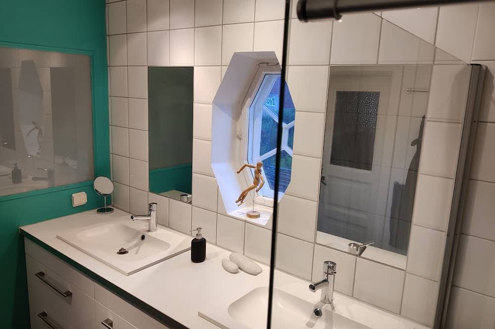 Charming townhouse with large private garden, in central Oslo in Nordre Aker, Oslo