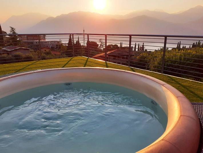 Hotel für 4 Personen, mit Sauna und Whirlpool sowie Pool und Garten in Malcesine