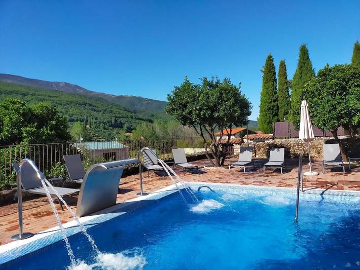 Apartamento para 2 personas, con piscina y jacuzzi además de jardín y sauna en Valle del Jerte