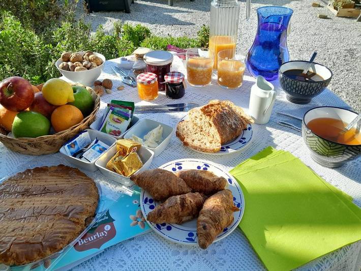 Location de vacances pour 2 personnes, avec jardin ainsi que terrasse et vue à Saint-Savinien - 2