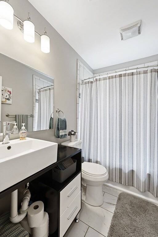 Ganze Wohnung, Einheit 2 - 3 Schlafzimmer / 2 Badezimmer Wunderschön renovierte moderne Wohnung. in Salem (MA), Essex County (MA)