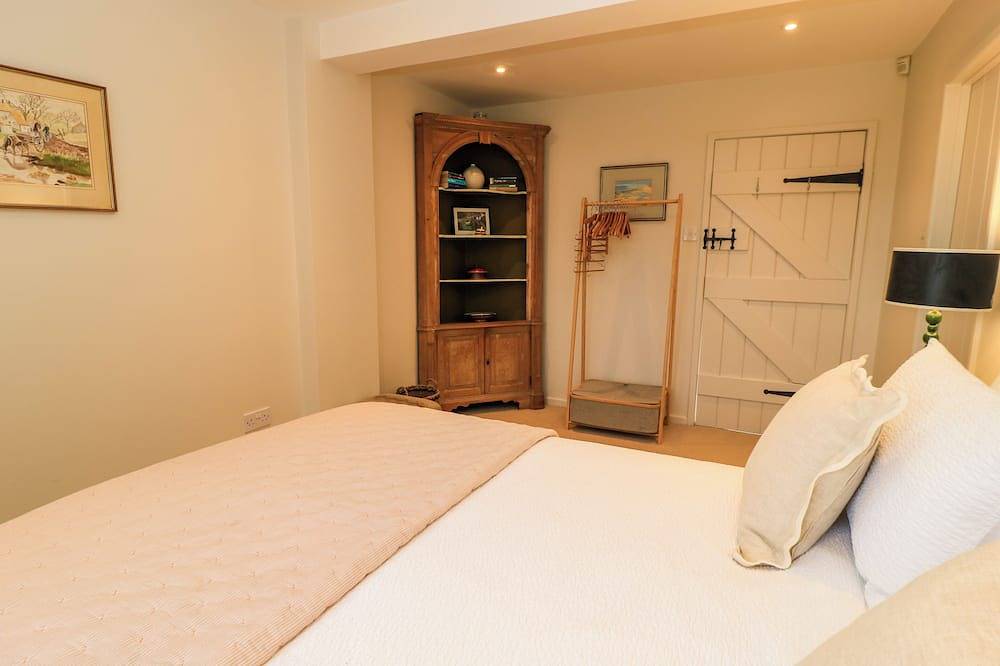The Elm Coach House, pet friendly, with a garden in Chipping Norton in Chipping Norton, Oxfordshire