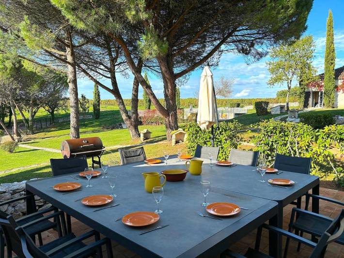 Location de vacances pour 14 personnes, avec vue ainsi que jardin et piscine à Bagat-en-Quercy - 4