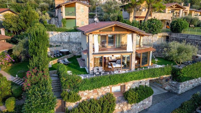 Villa mit pool für 10 Personen, mit Whirlpool und Pool sowie Garten in Torri del Benaco - 2