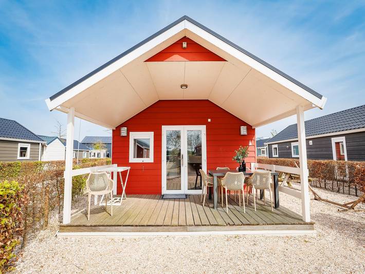 Lodge voor 6 personen, met zwembad en terras in Gelderland