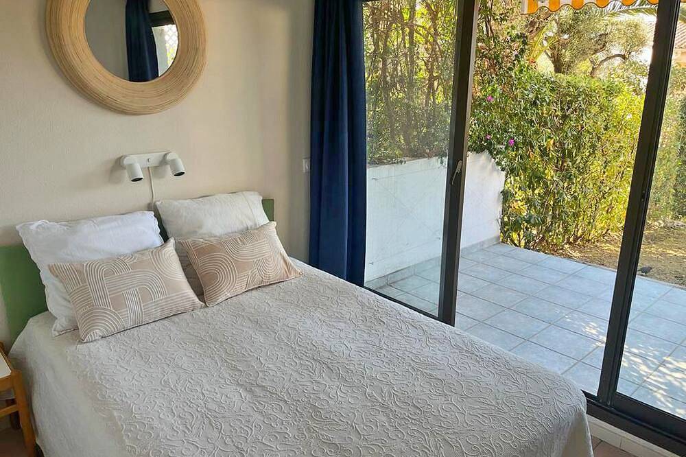 Entire apartment, 23. A cosy little apt with pool, tennis court & parking in a quiet residence in Villefranche-sur-Mer, Nice region