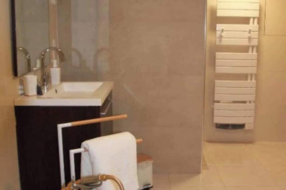 Les Lauriers - House with swimming pool in La Roque-Alric, Vaucluse