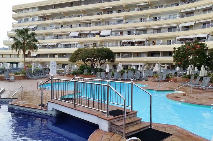 Hotel for 3 people, with balcony and pool - 1