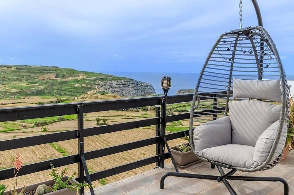 Ganze Wohnung, Hot Tub & Sea Views @ 3Br Apt w/Incredible Terrace in San Lawrenz, Gozo