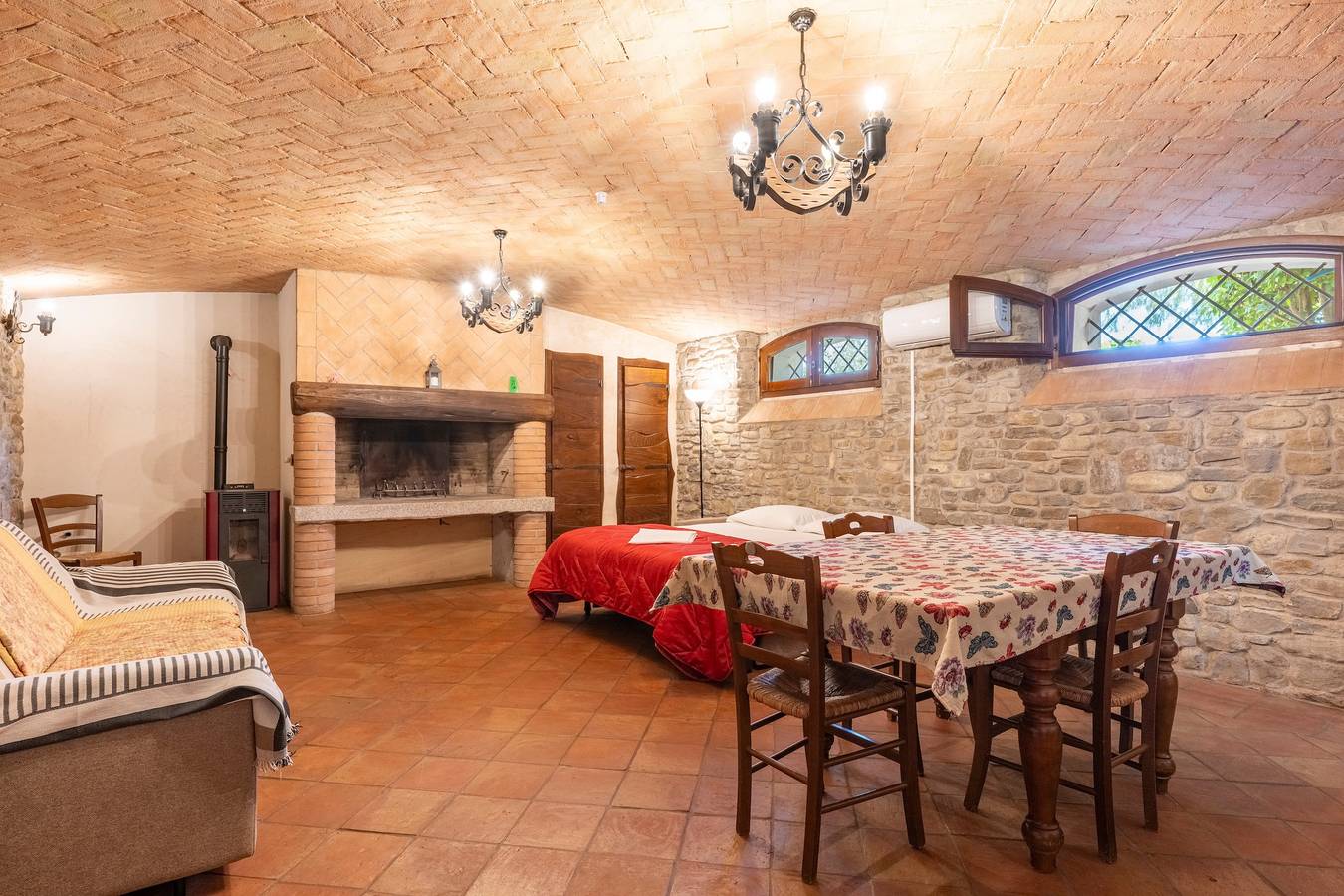 Appartamento intero, Appartamento 'Santina' con vista sulle montagne, Wi-Fi e aria condizionata in Girasole, Provincia di Ogliastra