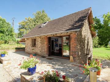 Gîte pour 2 Personnes dans Ségur-le-Château, Région de Brive-la-Gaillarde, Photo 1