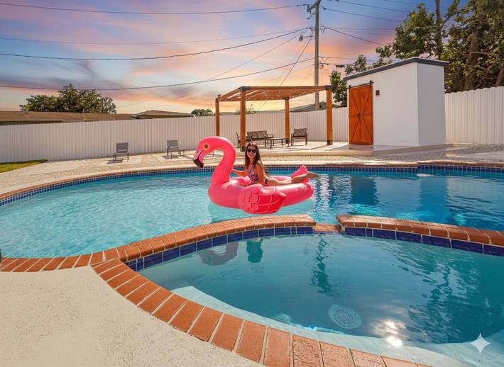 Chalet para 12 personas, con jardín además de piscina y terraza - 1