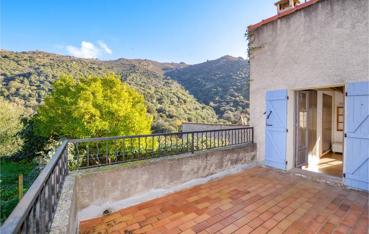 Cozy Apartment with WiFi & Parking near Zilia City Center in Montegrosso, Calvi region