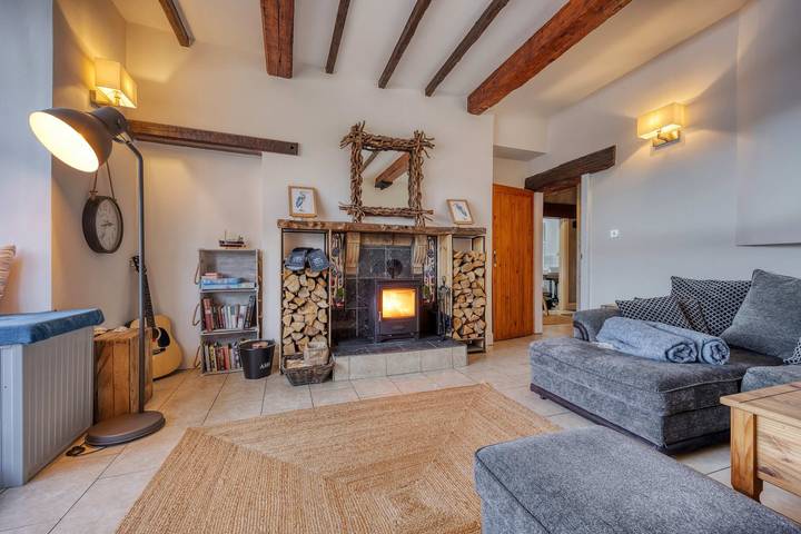 Riverside Retreat with Private Beach in Renfrewshire
