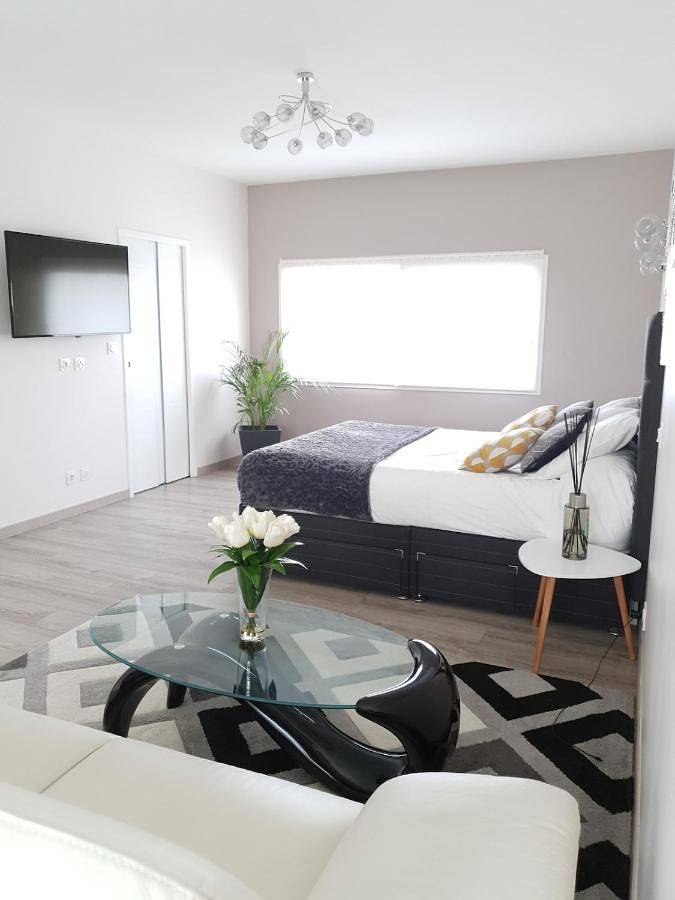 Location de vacances pour 2 personnes, avec vue ainsi que terrasse et jardin à Aussonne