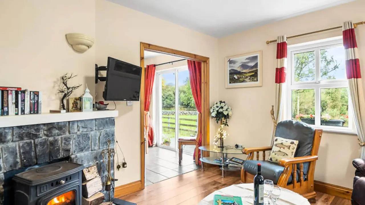 Entire holiday apartment, Ferienwohnung für 8 Personen (102 m²) in The Neale in Neale Electoral Division, Claremorris=Swinford Municipal District