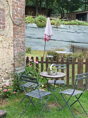 Gîte pour 4 personnes, avec jardin ainsi que terrasse et vue à Vibraye