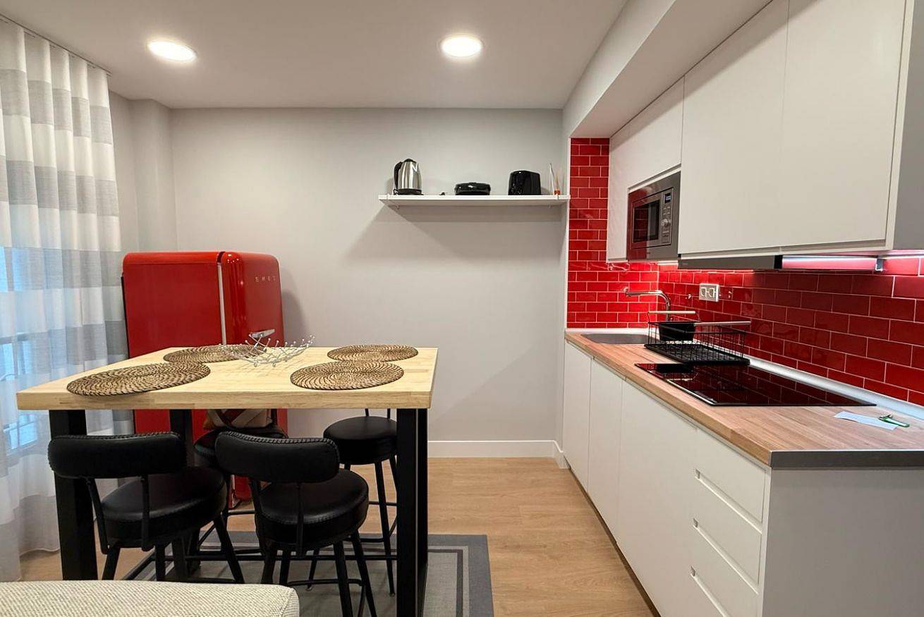 Entire apartment, Your Refuge in the Historic Center of Castro in Castro-Urdiales, Cantabrian Coast