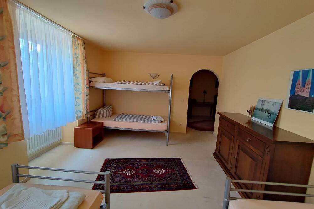 Ganze Wohnung, Penthouse - 2-Zimmer mit Klimaanlage und Terrasse in Rastatt, Nordschwarzwald