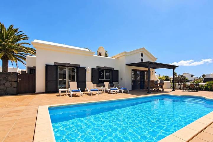 Villa for 4 people, with Balcony and Pool in Faro Park