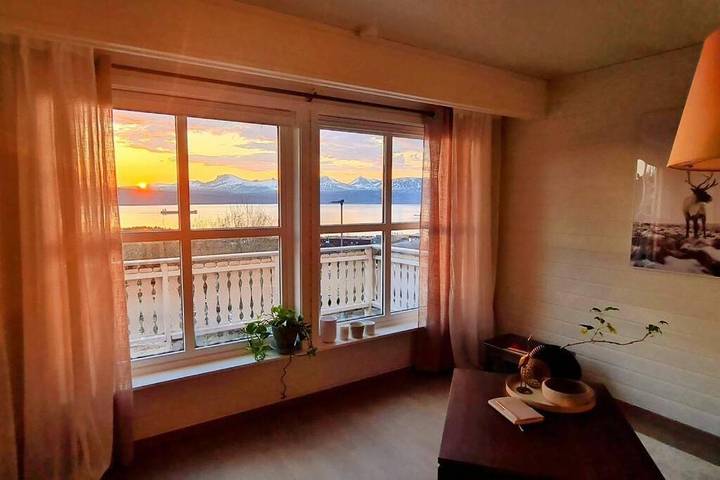 Gîte pour 7 personnes, avec vue ainsi que jardin et terrasse dans Narvik