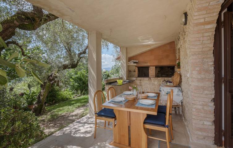 Gemütliche Wohnung mit Klimaanlage, Fernseher, Parkplatz, Terrasse, Küche – 1 km bis Tarano in Montebuono, Rieti Provinz