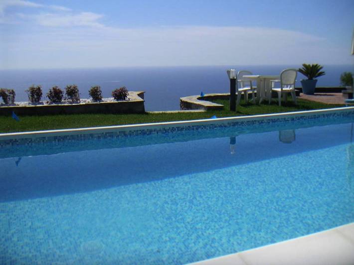 Location de vacances pour 7 personnes, avec piscine ainsi que vue et jardin, adapté aux familles à Camporosso - 3