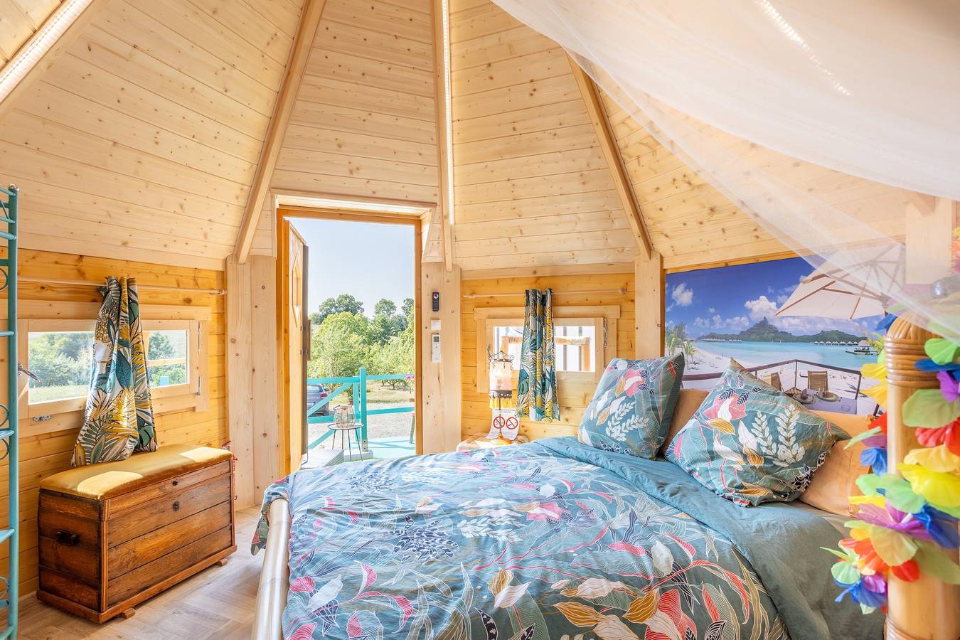 Les Philous Gourmands - Chambre d'hôtes Chalet - Bora Bora - avec terrasse privée in Sèvremont, Fontenay-le-Comte