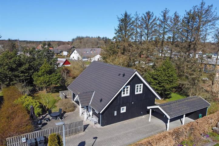 Ferienhaus für 6 Personen, mit Terrasse und Whirlpool in Tversted
