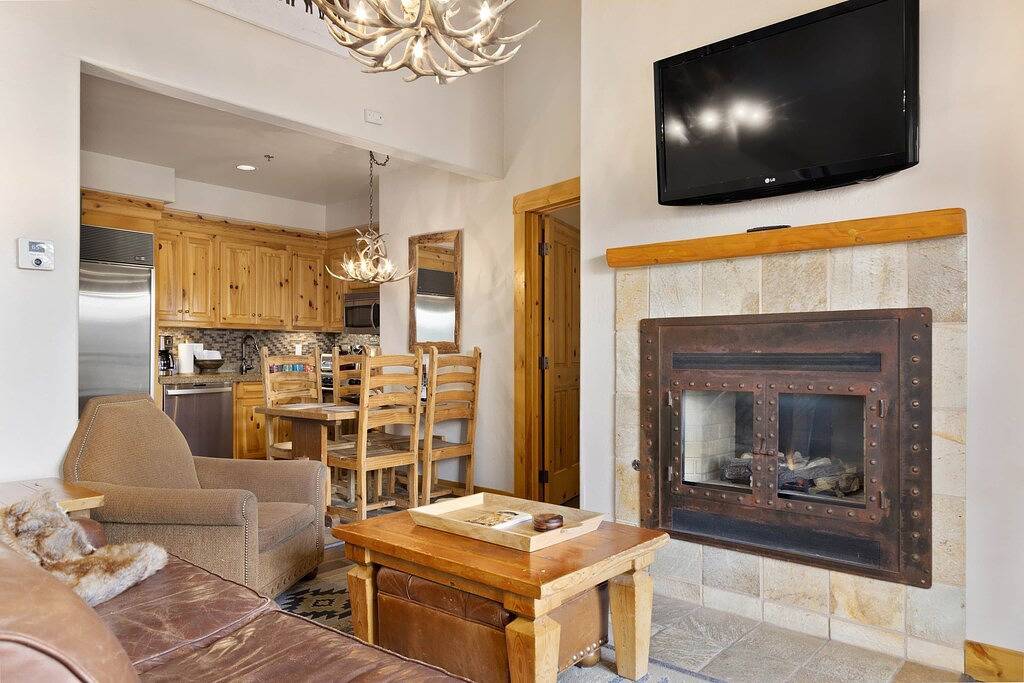 Ganze Wohnung, The Village Basecamp: Ski, Soak, Sip | 2bd/2bth in Mountain Village, Telluride Ski Resort