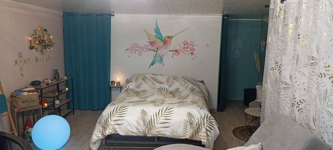 Chambre d’hôte pour 2 personnes, avec Jacuzzi et Terrasse ainsi que Jardin et Piscine