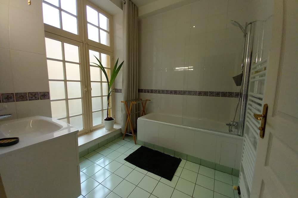 Entire apartment, Apartment At The Foot Of The Chateau Fort in Sedan, Ardennes