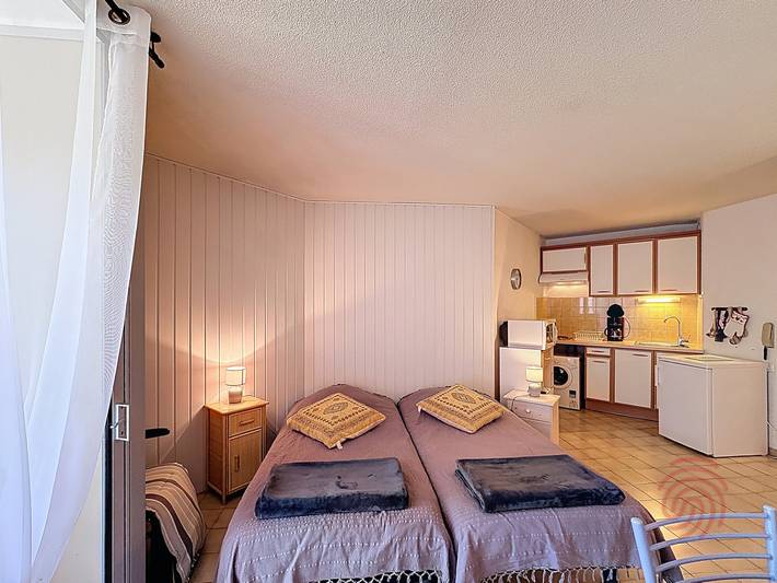 Studio entier, Charmant appartement avec terrasse, parking gratuit et animaux acceptés, proche des thermes à Lamalou in Lamalou-les-Bains, Région de Béziers