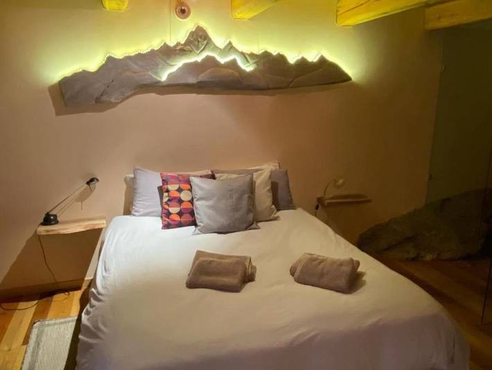Maison d’hôte pour 4 personnes, avec Jacuzzi ainsi que Jardin et Vue à Ostana