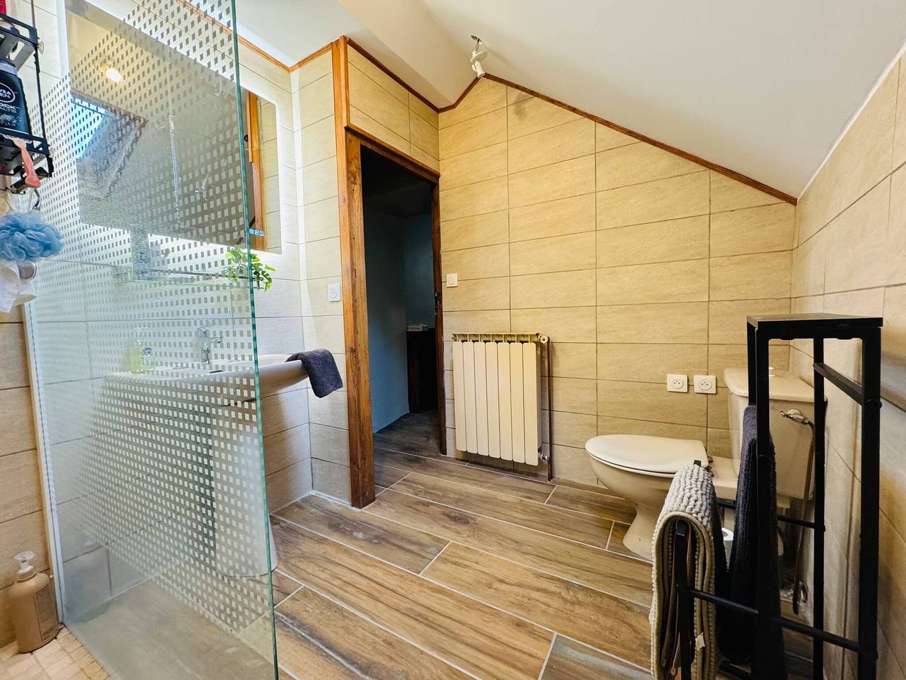 Habitación doble antigua romántica, baño compartido y desayuno in Saint-Martial-le-Mont, Región de Aubusson