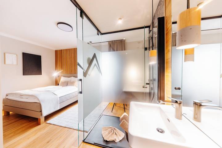 Ferienwohnung für 3 Personen, mit Balkon und Terrasse sowie Garten und Pool am Millstätter See